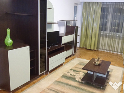 Apartament cu 3 camere decomandat cu GARAJ in Deva, zona Carpati,