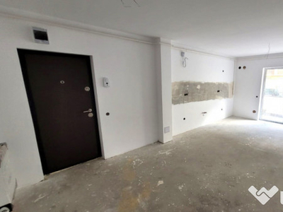 Apartament cu parcare, semifinisat