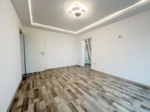 Apartament 2 camere, semidecomandat, 48 mp utili, etaj mansarda, zona Sagului