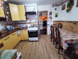 Apartament 3 camere decomandat,cu 2 bai, Cetate-Mercur !