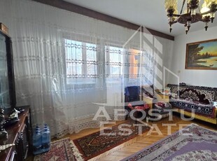 Apartament cu 2 camere, etaj 3, centrala proprie, zona Lipovei