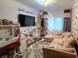 Apartament cu 3 camere, etaj intermediar, Aradului