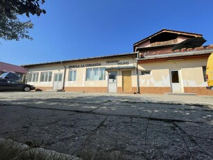 Casa de Vanzare plus Spatii comerciale, total 785 mp, Zona Jovial in Motru