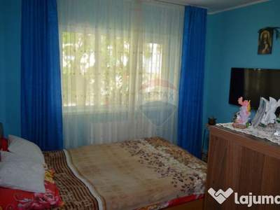 Apartament cu 3 camere de vânzare în zona Burdujeni