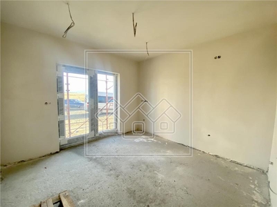 Apartament de vanzare in Sibiu - 3 camere si balcon - predare la alb