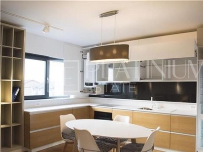 Apartament modern cu 3 camere, Lipovei.