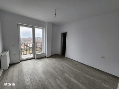 De vanzare Apartament 3 camere situat in zona Centru (Bloc Nou).