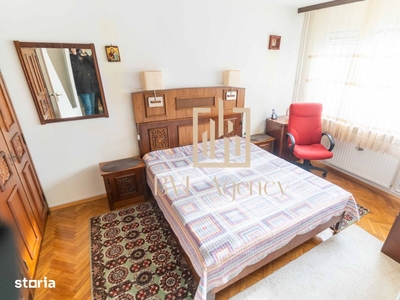 Apartament 3 camere cu mansardă de vânzare