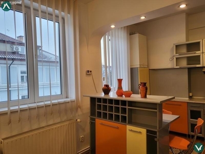 Vand apartament 2 camere Central