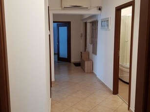 Inchiriere apartament 3 camere Dristor, Ramnicu Valcea colt cu strada Laborator