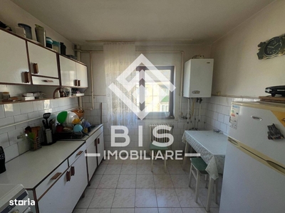 Apartament 3 camere zona Andrei Muresanu