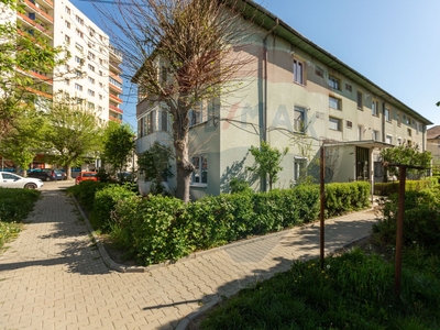 Apartament 2 camere vanzare in bloc de apartamente Sibiu, Medias, Central