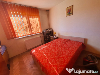 Apartament 2 camere, zona Piața Anton, etaj 3/4