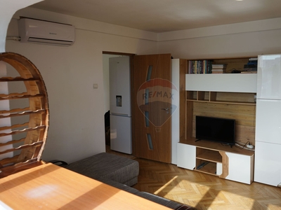 Apartament 3 camere vanzare in bloc de apartamente Bucuresti, Apusului