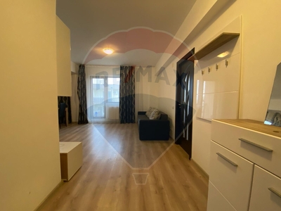 Apartament 3 camere vanzare in bloc de apartamente Constanta, Navodari, Central