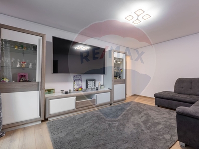 Apartament 3 camere vanzare in bloc de apartamente Sibiu, Medias, Sud-Est