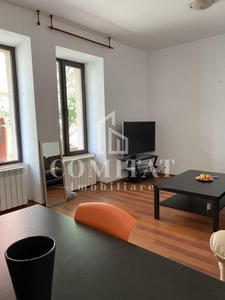 Apartament pe doua niveluri, 2 camere, zona Ultracentrala