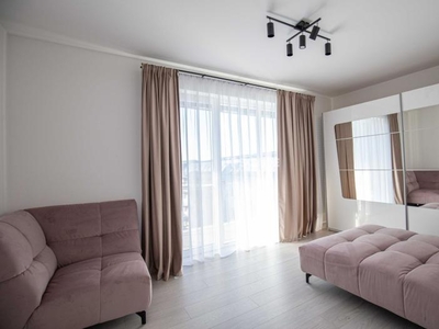 Apartament ultrafinisat, 3 camere, priveliste superba, VIVO !