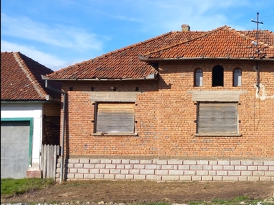 Casă de vânzare cu teren aferent în sat Teleac, comuna Budureasa, jud. Bihor