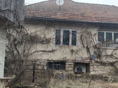 Casa cu teren de vanzare