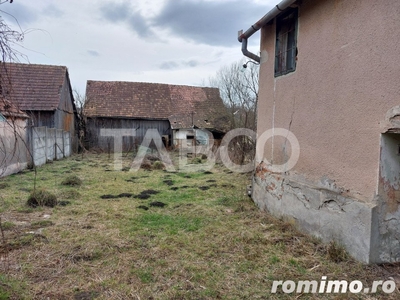 Casa veche teren 989 mp 2 fronturi toate utilitatile la poarta Marpod