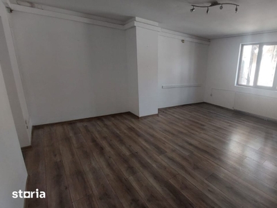 Inchiriez spatiu comercial 3 camere zona centrala-teatru