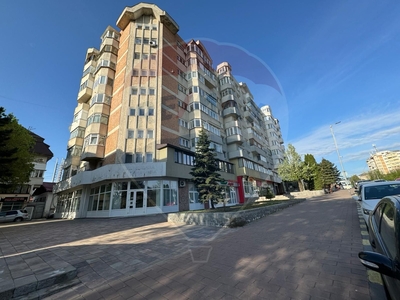 Spatiu comercial 144 mp inchiriere in Bloc de apartamente, Suceava, Central