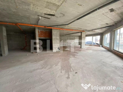 Spatiu comercial, 215 mp, 6 parcari, Floresti