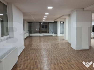 Spatiu comercial, 800 mp, parter, 17 parcari, zona Expo Tran