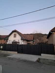 Vând casă în comuna Viisoara, jud. Cluj