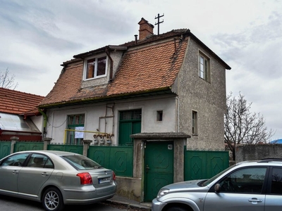 Vand casa cu gradina