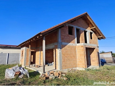 Vând casa individuala la rosu cu teren 660 mp în Ianova, direct de la proprietar