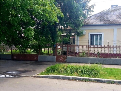Vand casa zona Modern, Timisoara, amplasata pe un teren de 550 m patrati, 2 fronturi stradale