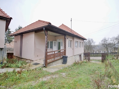 Vând două case, teren comun 457mp, sat Pădureni, Ciurila, jud. Cluj