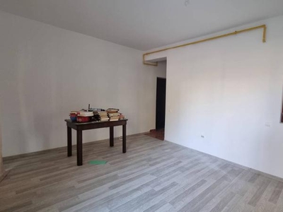 Vanzare apartament cu o camera zona Eroilor, Floresti!