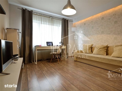 Vand apartament cu 4 camere