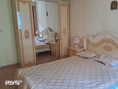 Apartament 3 camere ,etaj 2,zona 1 Decembrie