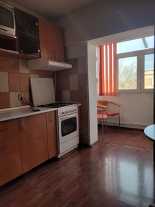 Inchiriez apartament 3 camere