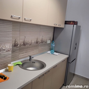 P-ta Romana, Apartament 2 camere, parter, renovat, nemobilat, parcare și curte