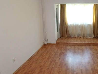 Vand apartament 2 camere in Deva, intrari separate, zona Zamfirescu, parter, canalizare separata,