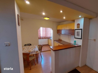 Inchiriez apartament 3 camere in Zona Soarelui,etaj 3,decomandat, 65mp