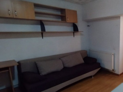 APARTAMENT 1 CAM, DECOMANDAT, ETAJ 1, MOBILAT SI UTILAT, NIC