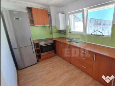 Apartament 2 camere semidecomandat,zona Eroilor