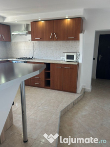 Apartament 3 camere zona 1 decembrie