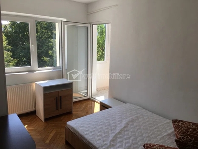 Apartament cu 3 camere, decomandat, cu loc de parcare, cart. Zorilor