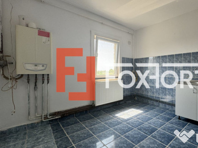 Apartament semidecomandat cu 2 camere si balcon, zona Aem