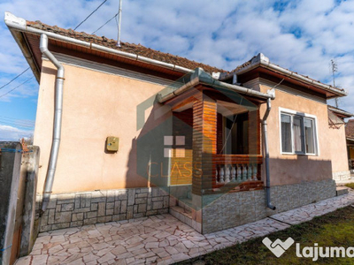 Casa / Vila cu 4 camere de vanzare, loc. Barcea Mica, jud...