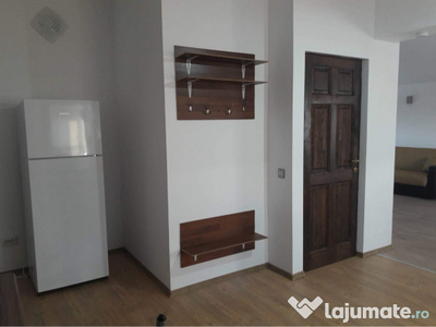 Închiriez apartament 3 camere în vila Nord