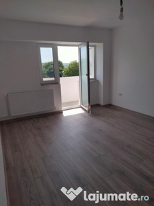 Inchiriez apartament 3 camere vedere spre Teatrul de Vara