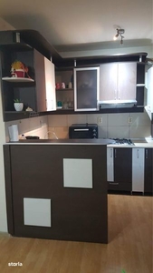 Închiriez apartament